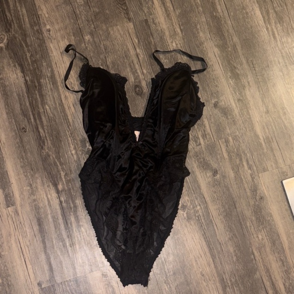 Vintage 90s lingerie - French cut 
Medium